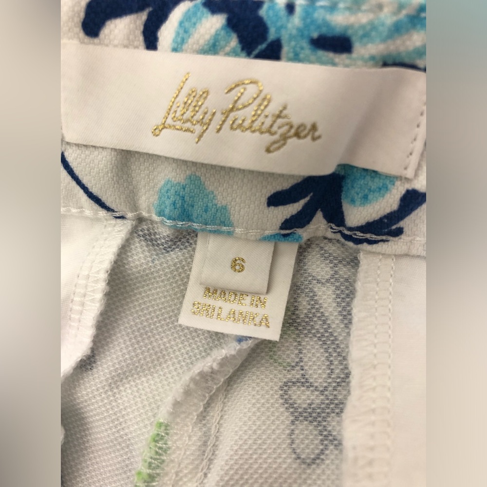 NWOT. Lilly Pulitzer White Shorts with Blue & Green Floral Scallop Hem - Picture 4 of 9